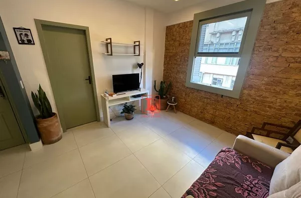 Apartamento Reformado e Moderno, Dois Quartos no Centro do Rio