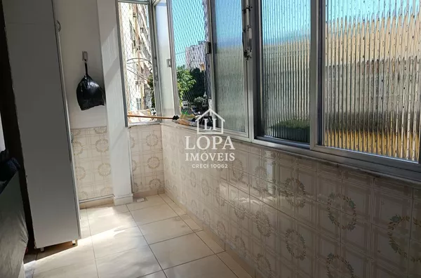 Apartamento de dois quartos com varanda no Centro do Rio de Janeiro