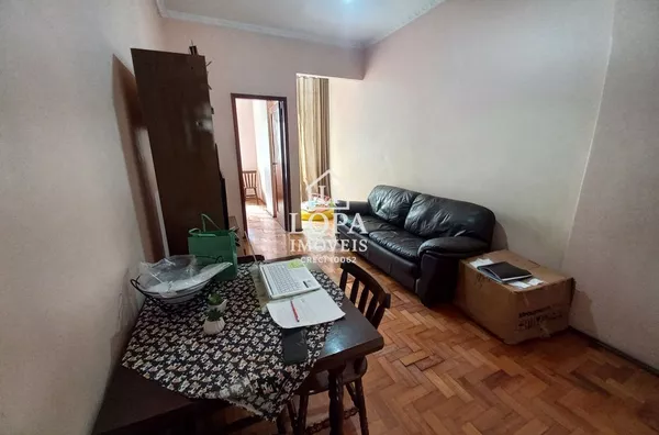 Apartamento à Venda com 2 quartos, 2 banheiros e quarto dependência