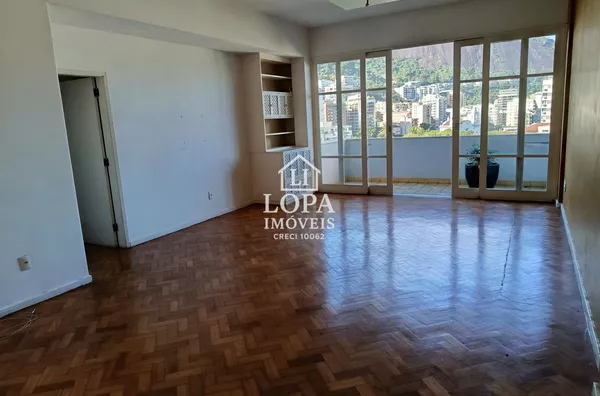 Apartamento de três quartos com garagem na Lagoa