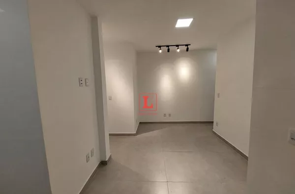 Apartamento sala quarto com dependência
