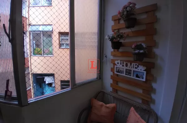 Apartamento à Venda com 2 quartos, 1 banheiro e 71m² por R$ 400.000