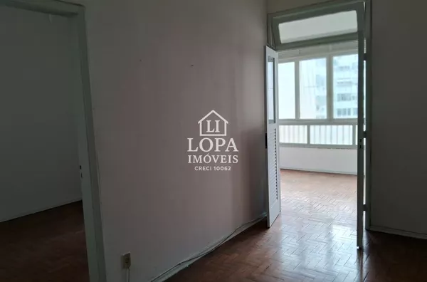 Apartamento de sala e quarto na rua Riachuelo Centro do Rio de Janeiro
