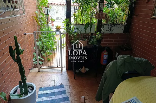 Casa de dois quartos com área para venda em Santa Teresa Rio de Janeiro
