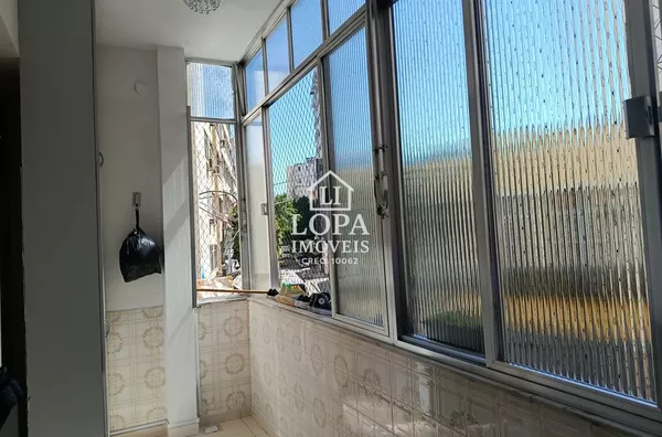 Apartamento de dois quartos com varanda no Centro do Rio de Janeiro