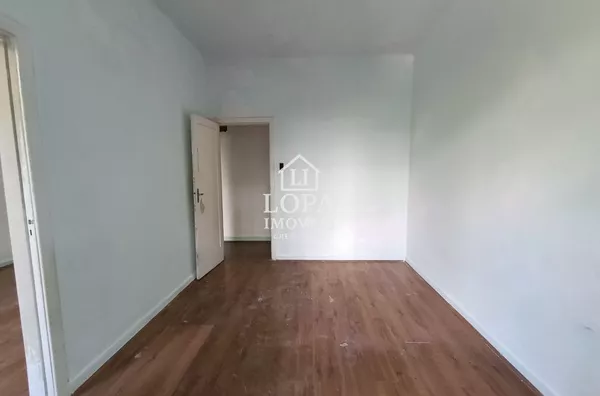 Apartamento de Sala três Dormitórios varanda Em Bairro de Fátima Rio de Janeiro