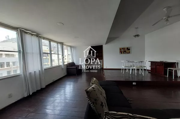 Cobertura triplex em Copacabana com vaga de garagem