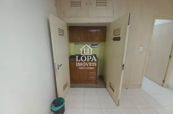 Sala Comercial com 1 banheiro, 1 copa, armários no Centro Do Rio De Janeiro