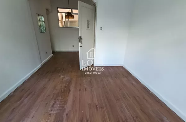 Apartamento de Sala três Dormitórios varanda Em Bairro de Fátima Rio de Janeiro