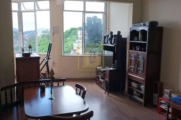 Apartamento em Santa Teresa com Dois Quartos e Dependência