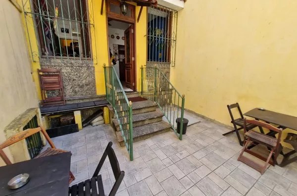 Hostel com cerca de 250 metros quadrados no Bairro Catunbí.