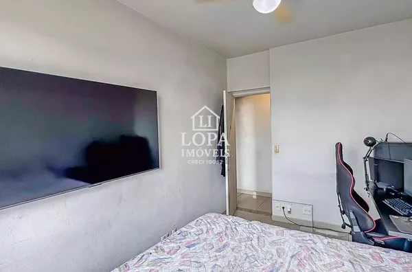 Apartamento de dois quartos com vaga de garagem
