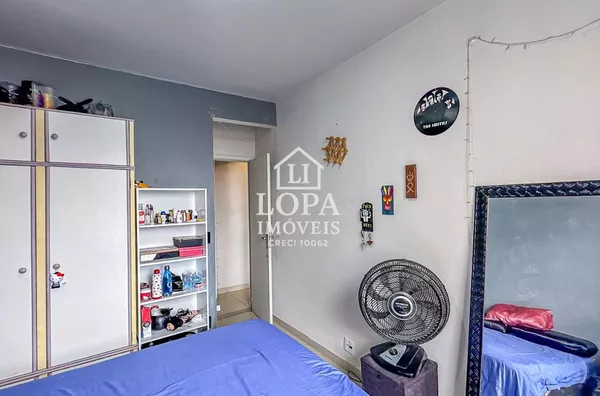 Apartamento de dois quartos com vaga de garagem