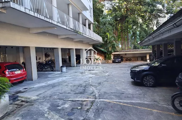 Apartamento de três quartos com garagem na Lagoa