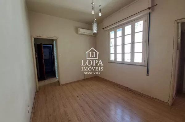 Apartamento à Venda com 2 quartos, 1 banheiro e 63 m² por 380.000