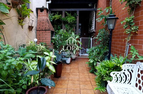 Casa de dois quartos com área para venda em Santa Teresa Rio de Janeiro