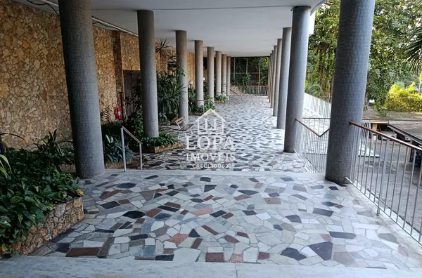 Apartamento de três quartos com garagem na Lagoa