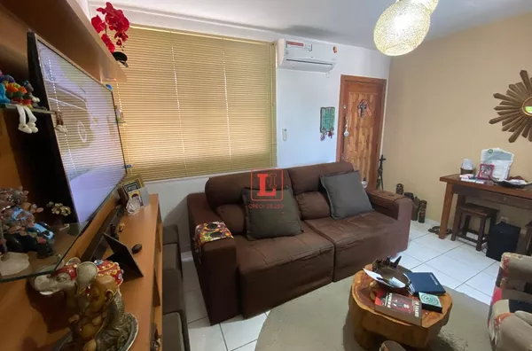 Apartamento de dois quartos na Rua Frei Caneca Estácio