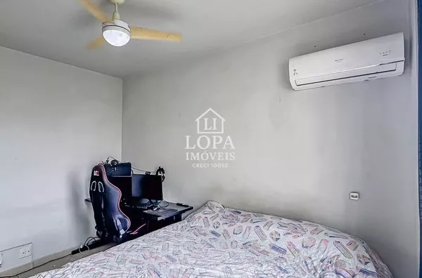 Apartamento de dois quartos com vaga de garagem