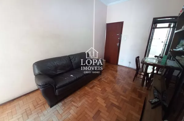 Apartamento à Venda com 2 quartos, 2 banheiros e quarto dependência