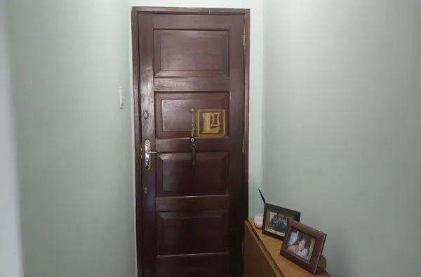Apartamento 3 quartos com dependência uma vaga de garagem na escritura.