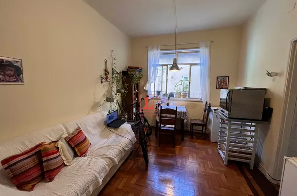 Apartamento  2 quartos+varandinha com 76m² na Rua Monte Alegre Santa Teresa