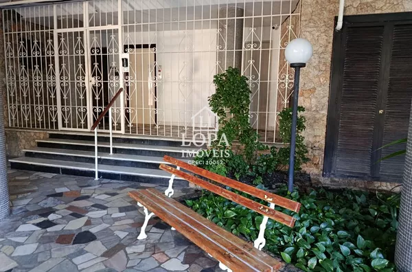 Apartamento de três quartos com garagem na Lagoa