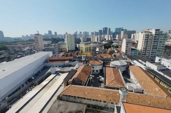 Apartamento de Sala um Quarto Dependência e Garagem, centro do Rio de Janeiro