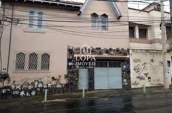 Casa de dois quartos com área para venda em Santa Teresa Rio de Janeiro