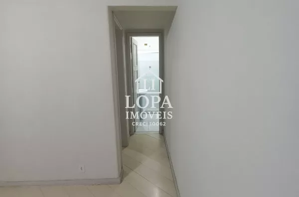 Apartamento com 1 quarto, 2 banheiros, dependência e área de serviço no Centro