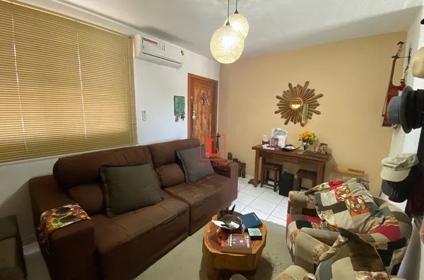 Apartamento de dois quartos na Rua Frei Caneca Estácio