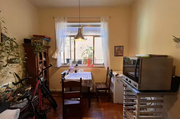 Apartamento  2 quartos+varandinha com 76m² na Rua Monte Alegre Santa Teresa