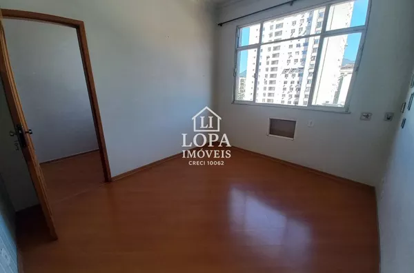 Apartamento à Venda com 2 quartos, 1 banheiro e 65m² por R$ 280.000