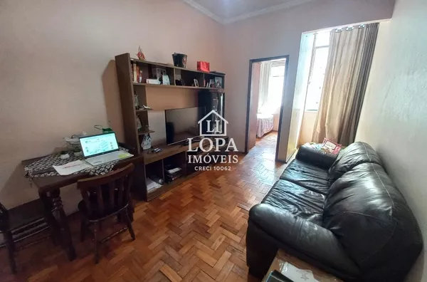 Apartamento à Venda com 2 quartos, 2 banheiros e quarto dependência