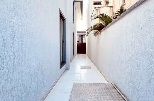 MANSÃO NO CONDOMÍNIO JARDINS DA SERRA COM DECK CLIMATIZADO E PISCINA