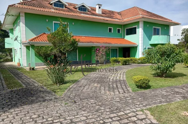 Sobrado a venda em Condomínio de Quatro Barras