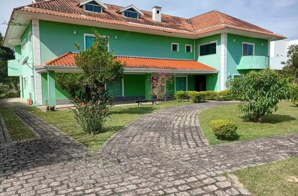 Sobrado a venda em Condomínio de Quatro Barras