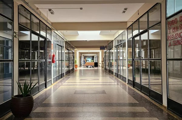 Aluga-se Sala Comercial Espaço ideal para o seu negócio. Excelente oportunidade! Venha conferir!