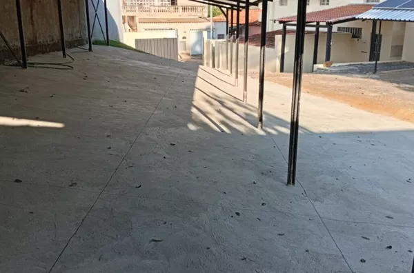 Vaga de garagem disponível para locação mensalista. Espaço seguro e ideal para o seu veículo. Venha conferir!