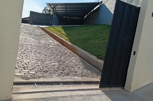 Vaga de garagem disponível para locação mensalista. Espaço seguro e ideal para o seu veículo. Venha conferir!