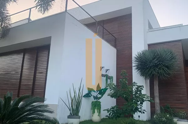 Mansão Contemporânea / Santa Mônica Jardins – 800m² Construídos em Terreno de 1.053m² | Piscina, Academia, 5 Suítes e Vista Panorâmica para a Barra