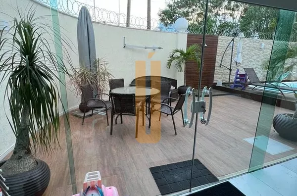 CASA DUPLEX MOBILIADA | 260 m² | 4 QUARTOS | 3 SUÍTES | JARDINS DE MONET – RECREIO DOS BANDEIRANTES