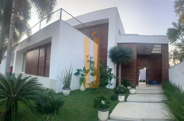 Mansão Contemporânea / Santa Mônica Jardins – 800m² Construídos em Terreno de 1.053m² | Piscina, Academia, 5 Suítes e Vista Panorâmica para a Barra