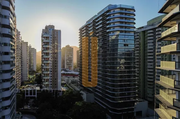 WIDE BARRA BONITA | 2 QUARTOS COM SUÍTE | ANDAR ALTO | VISTA PANORÂMICA COM FUNDO MAR