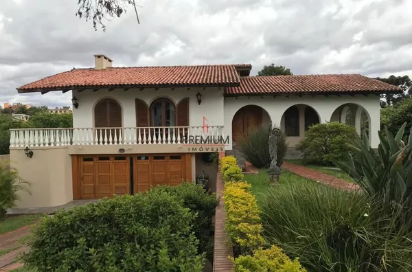 Excelente casa de 3 quartos, Lavabo, living, cozinha, área de serviço e garagem em Cruz Alta/RS