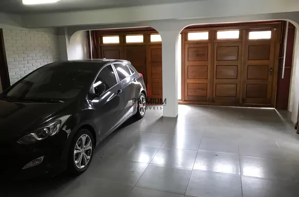 Excelente casa de 3 quartos, Lavabo, living, cozinha, área de serviço e garagem em Cruz Alta/RS