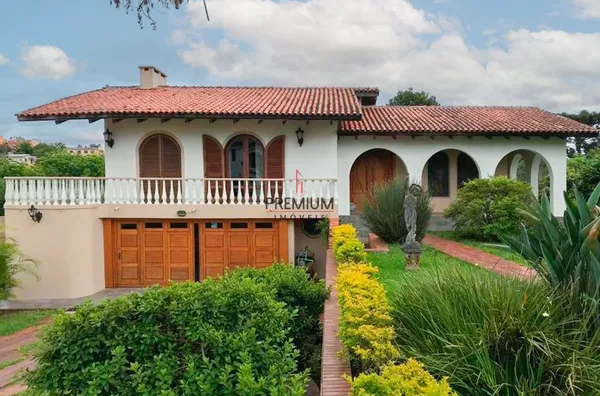 Excelente casa de 3 quartos, Lavabo, living, cozinha, área de serviço e garagem em Cruz Alta/RS