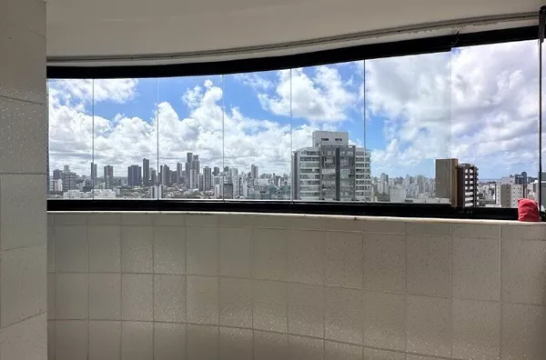 Andar alto, ventilado, com infraestrutura completa na Pituba