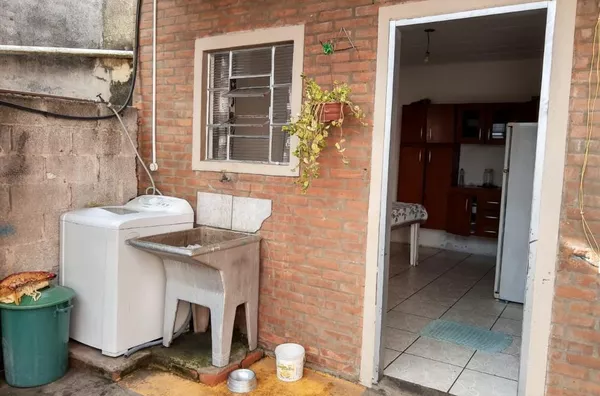 Casa Com Edícula no Bairro Jardim Santo Antonio em Campo Limpo Paulista/SP.