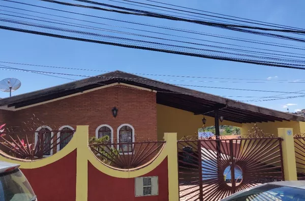 Casa com 3 dormitórios à venda, 182 m² por R$ 790.000 - Jardim Santa Lúcia - Campo Limpo Paulista/SP
